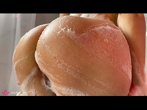 ❤️ La morena es masturba el cony amb un vibrador fins a un orgasme intens a la dutxa ❤️ Porno preciós al porno ca.sayhentai.ru